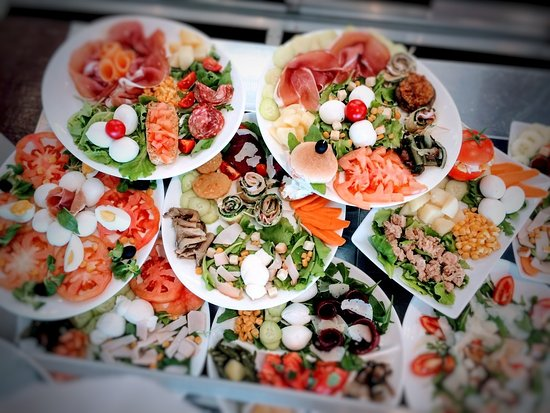 Buffet di piatti freschi del ristorante La Conchiglia